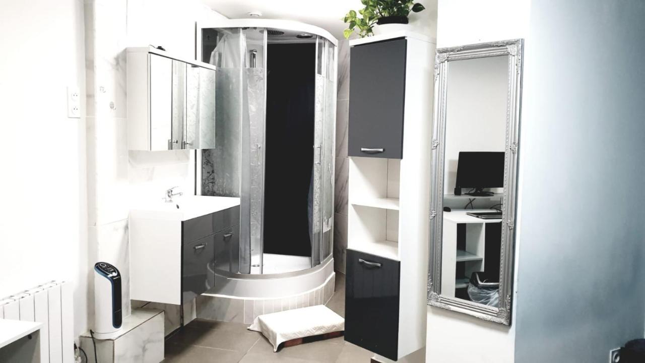 Jolie Appartement Avec 2 Chambres Partagees Paris Exterior photo