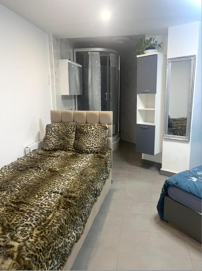 Jolie Appartement Avec 2 Chambres Partagees Paris Exterior photo